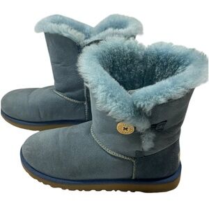 SH3 Ugg Bailey Button II Blue Suede Boots Water Resistant 1000790 Sz5 Like New